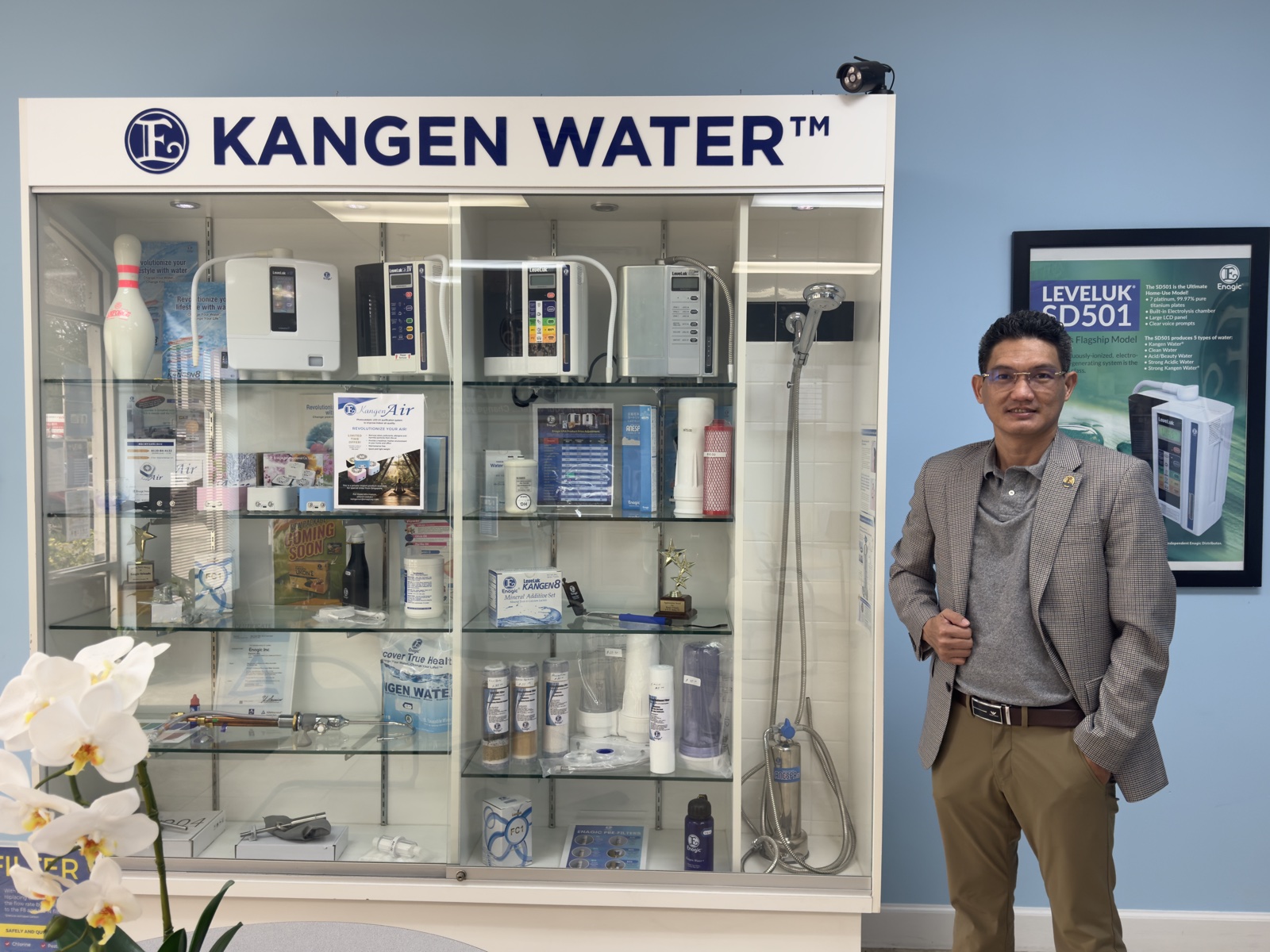 Vinh Nguyen tại showroom Kangen Water - cơ hội thứ hai ở tuổi ngoài 40